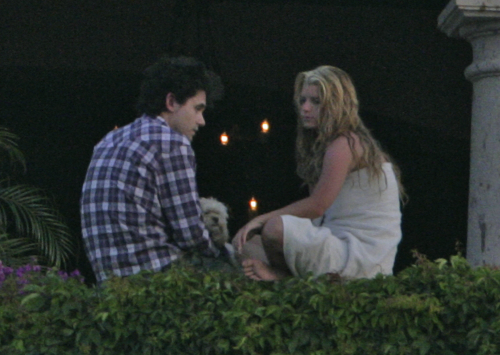 popculturediedin2009:John Mayer breaks up with Jessica Simpson on a hotel balcony in Cabo, May 2007