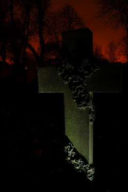 gothnrollx:  green cross with red sky by