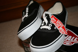 teenagepics:  If you’re a teen you must follow this blog. 