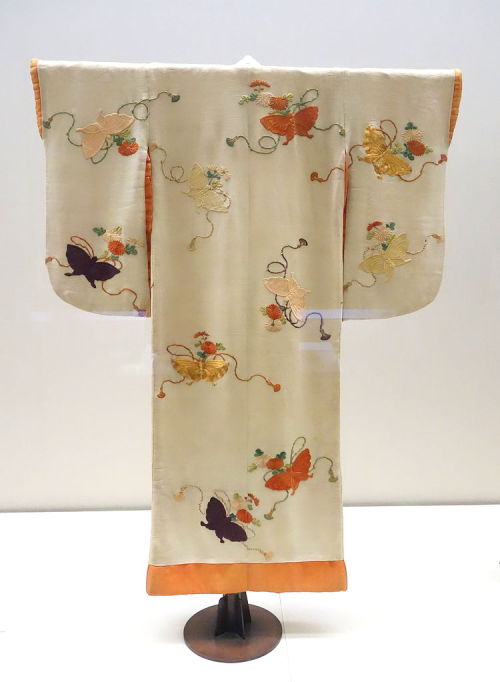 Baby’s kimono, Edo period, 19th century, chrysanthemum and butterfly design on white chirimen 