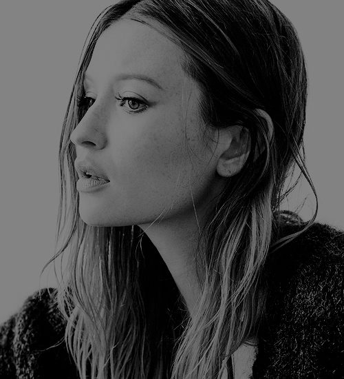 dailywomen:    I’m a massive daydreamer. I’m constantly lost within my own fantasies
