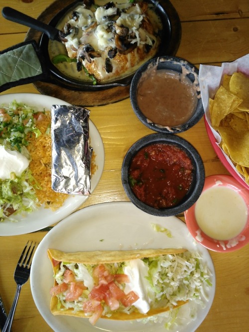 awarenessofself:  Pollo Tapatio and Taco Salad