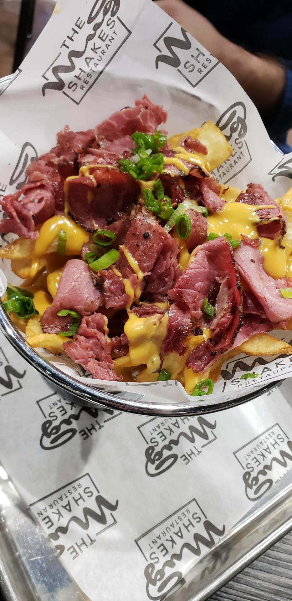 foods-for-dummies:  Pastrami fries from The Mug Shakes Restaurant in Victoria Gardens.