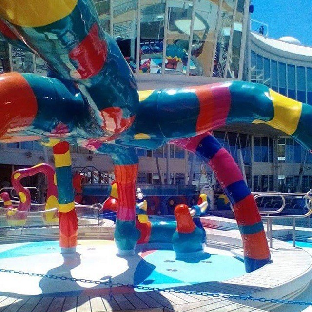 A day onboard #allureoftheseas for the Crazy Cruises blog @royalcaribbean#allureOTS #onboard #restyling #crazycruisesonboard #eraora #cruiselife #cruiseship #cruising #cruise #bloggers #cruisebloggers #traveling #vacations #explore #pics...