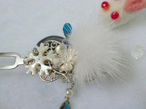 inkjadestudio: Winter Snowflake White Rabbit Chinese Hair Stick Hair Pin Stunning wintry silver fili