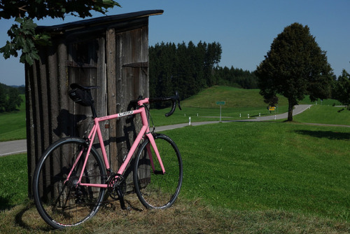 kinkicycle:  Cielo Road Racer by sunshine rouleur on Flickr.