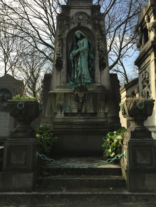 French graves are not fucking around.Paris, France