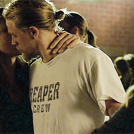 itsme-autumn:I am weak for the manbun.