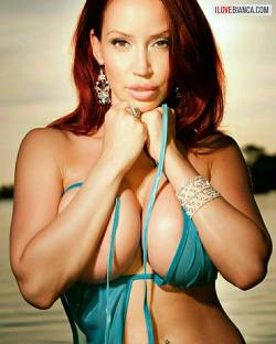 These bikini tops have a tendency to fall off, I don&rsquo;t know why! www.ilovebianca.com #ilovebianca #biancabeauchamp #redhead #bikini by biancabeauchampmodel