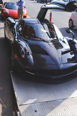 exclusive-pleasure:  Huayra | Credit 