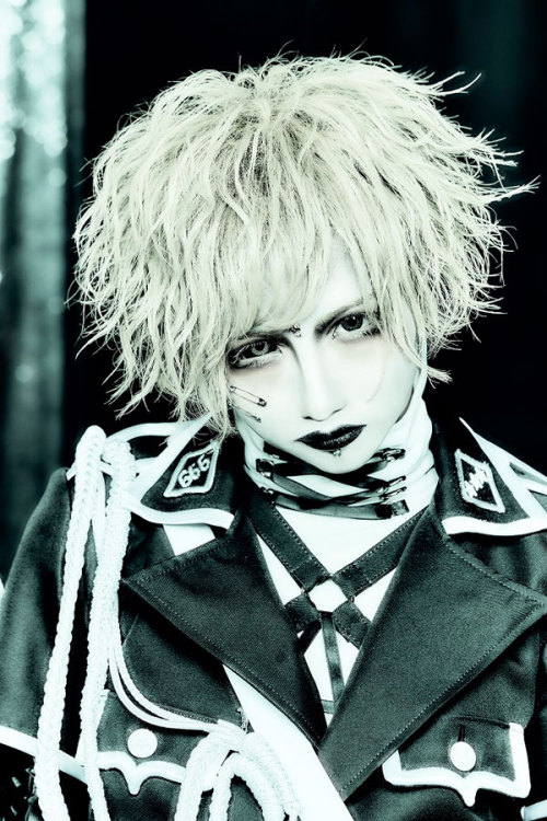 visualness:  - キズ (Kizu) new look -