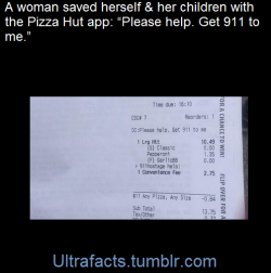 paperanomaly:  ultrafacts:    A Florida woman used the comments section of a Pizza Hut order made from her smartphone to alert authorities that she and her children were being held hostage. When police responded to her message, arriving at the location,