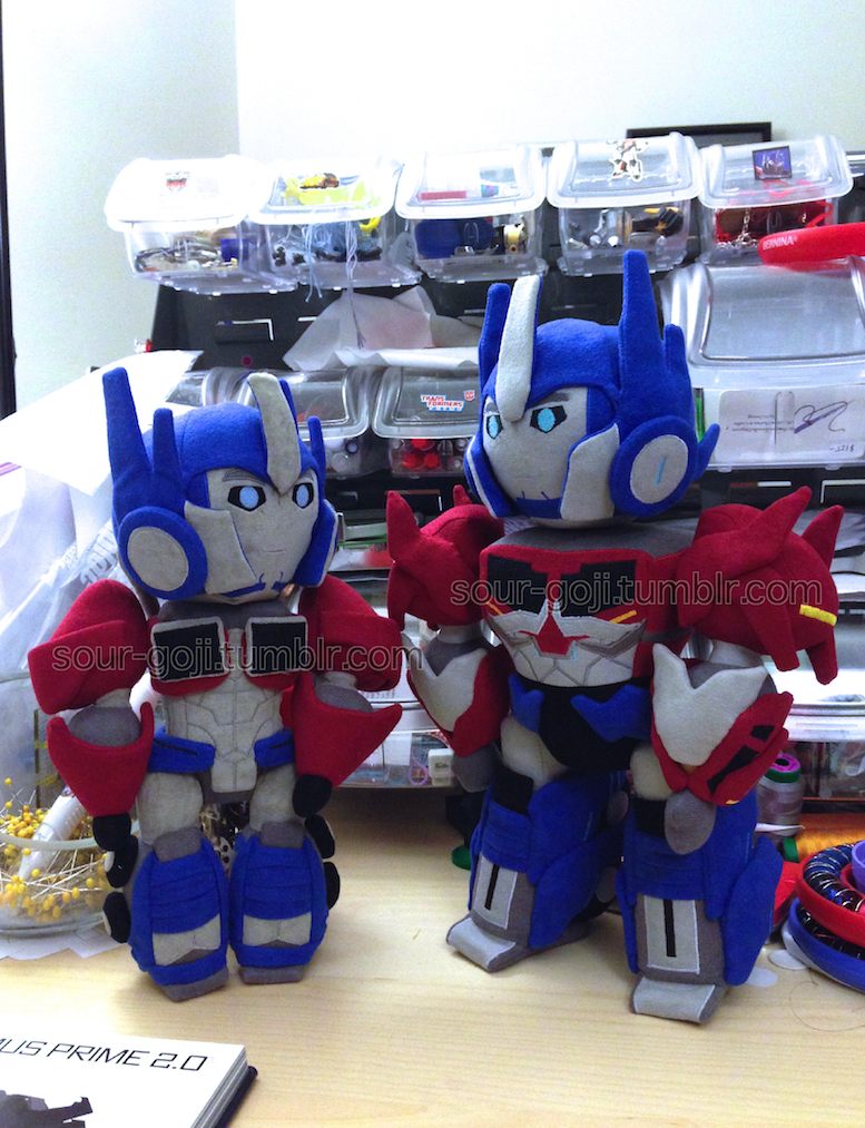 sour-goji:  O______o    Been working on a little/chibi plushbot version of OP 2.0