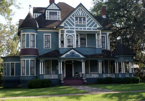 bardot-barbiturate:  a set of victorian houses