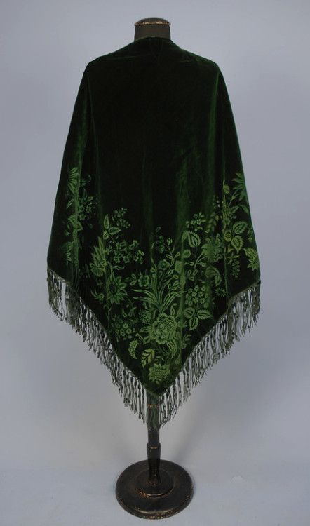 historicaldress: EMERALD GREEN CUT VELVET CAPE, 1870’s - 1880’s. Velvet triangle having a deep flora