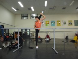 guysdoingthesplits:  (via TumbleOn)