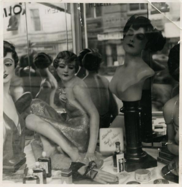 vampdreaminginhollywood:   Jindřich Štyrský -Untitled,( mannequins dans une vitrine),1934