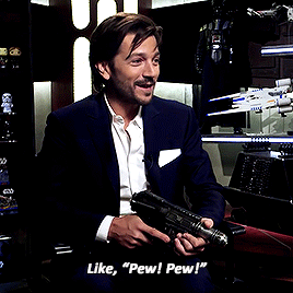 newtpotters:Harrison Ford, Ewan McGregor, Diego Luna and their weapon’s noises on set.