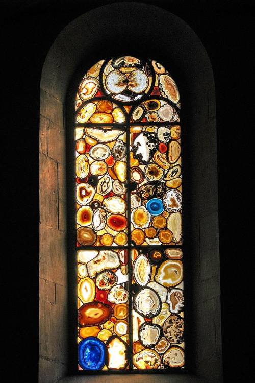 earthstory:Stained agate church windowsWhether inclined to the mystical or not, thousands of rockhou