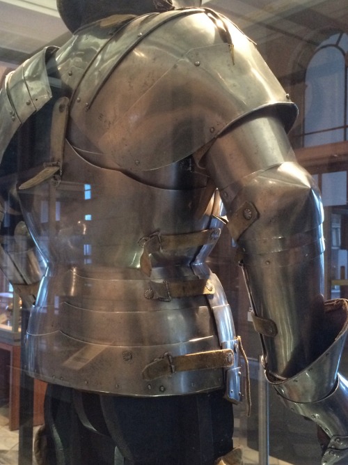 piptheworst:The Avant Armour, dating from the mid-1400s, at the Kelvingrove Museum in Glasgow. I wen