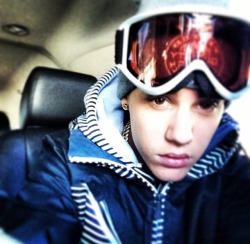 keeping-up-with-bieber:  justinbieber: Find me shredding on the mountain ♛(source) 