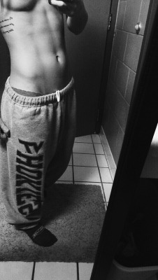 butlesbians:  Eu vou ficar com a barriga assim, em breve #SQN