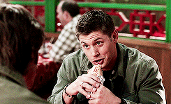 cracklehoolic:  jaredbottoms:  dean challenge: relationships [dean + food]  HUNGRY