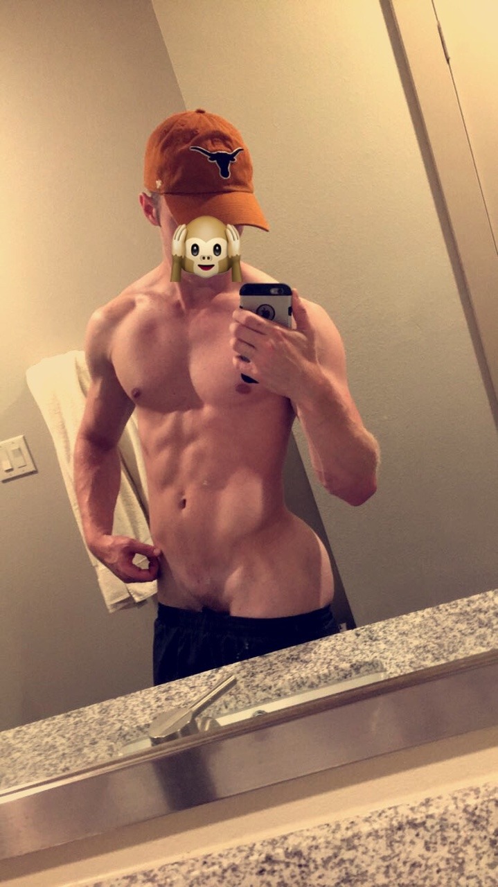 ak2794:  Not a twink, not yet your daddy 👀🤷‍♂️