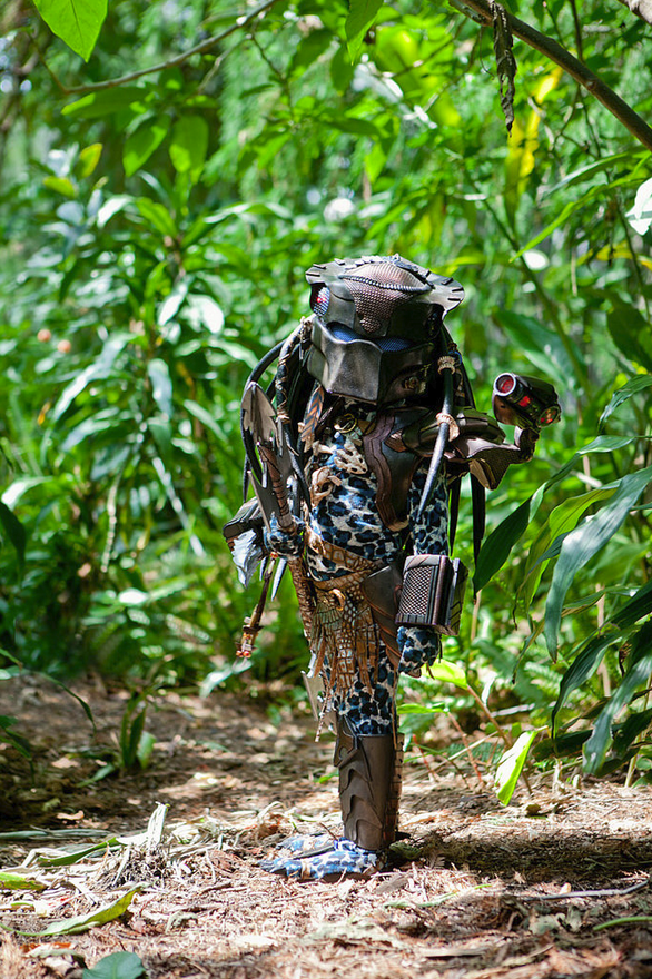 marlene:  nerdsandgamersftw:  Baby Predator Cosplay By Albert Lien | Full Gallery