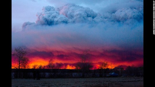 Canada loses an entire city due to wild fire -- Yes you read that correctly.
