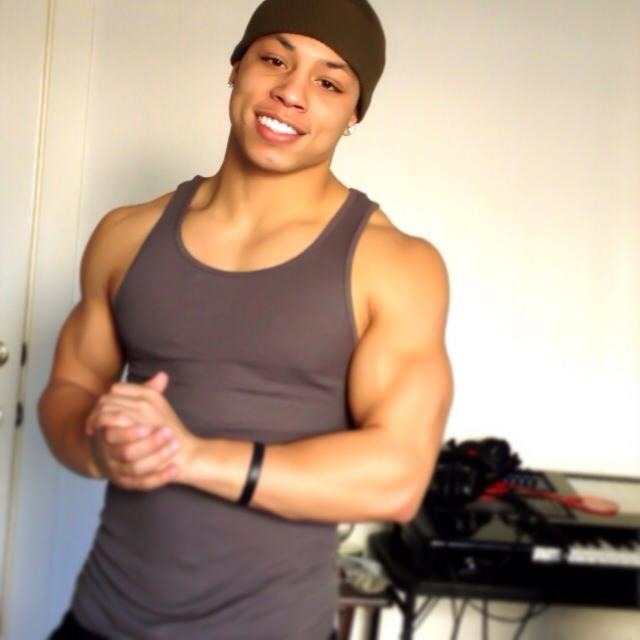 thethingswelookat:  So cute and he can sing. 