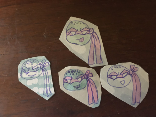 Heya! I kept forgetting to share this here but here are a few non serious pen doodles I drew of TMNT