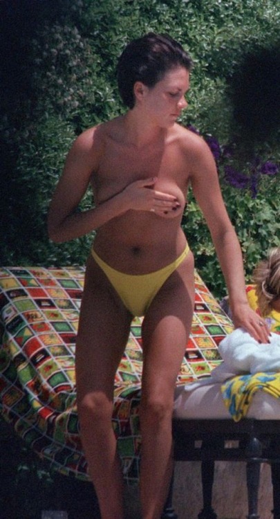nude-british-celebrities:Victoria Beckham
