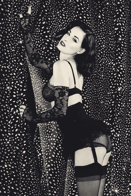 alternative-pinup:  Alternative Pinup