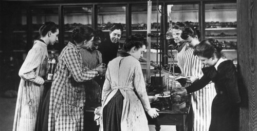 “Wellesley students in the lab, circa 1890.”[Wellesley College]