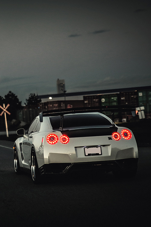 Porn photo fullthrottleauto:  fullthrottleauto:  R35 GT-R