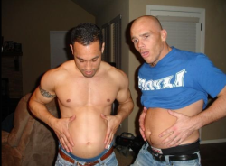 itsfunnycuz:  more bellies here :D