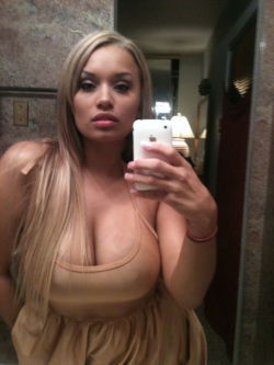 selfshot-pic-dump:  WOW Selfshots - Posting