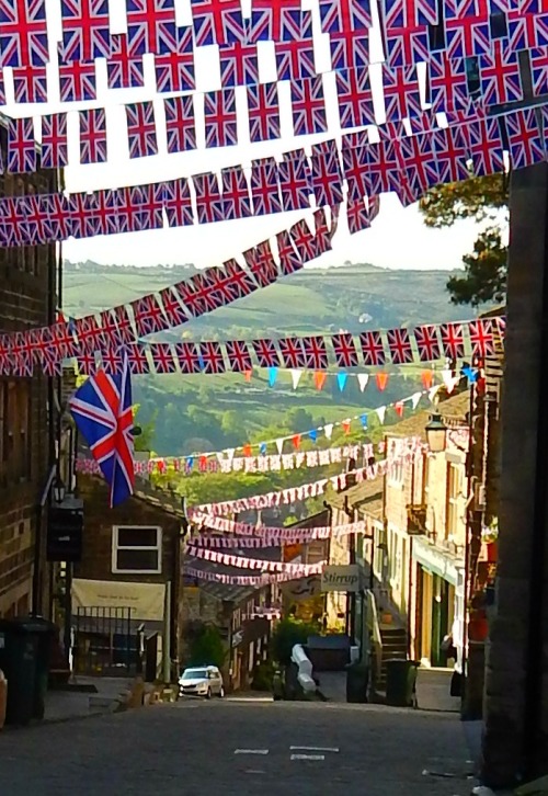 fuckitandmovetobritain:  Haworth, West Yorkshire, England, UK - Home of the Bronte Sisters  i think we’re in england. i…can’t be sure. it’s just a gut feeling.