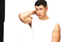hotmal3celebrities:  Nick Jonas behind scenes for Men’s Fitness photoshoot December Cover.