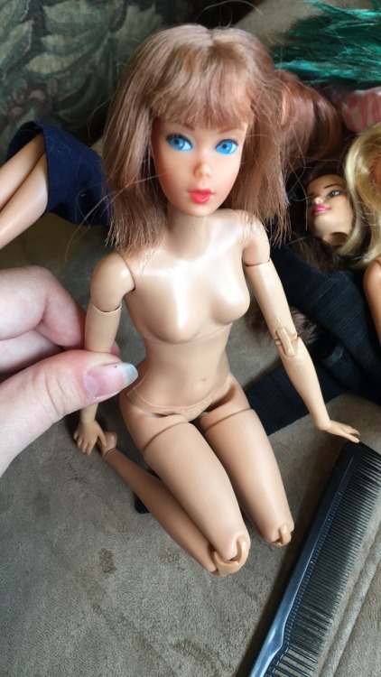 Rebody adventures. Tan MTM body is just a tad too pale for 70s girls, but the Fashionista bodies ten