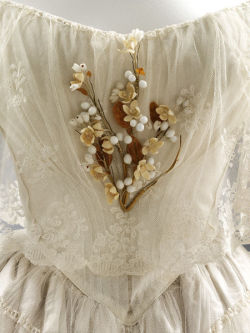 fashionsfromhistory: Up Close: Wedding Dress 1848 (X)