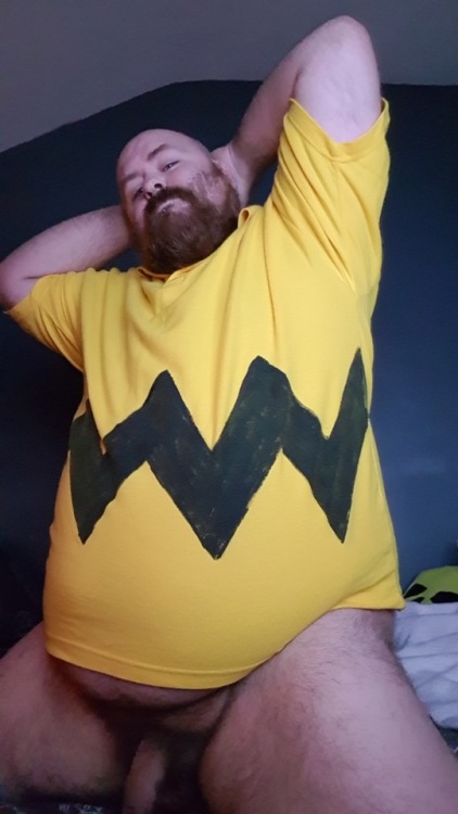 trunklegs: theonlyjaystar: Thick bearded Charlie Brown Happy Halloween guys  Sexy as fuck. And incre