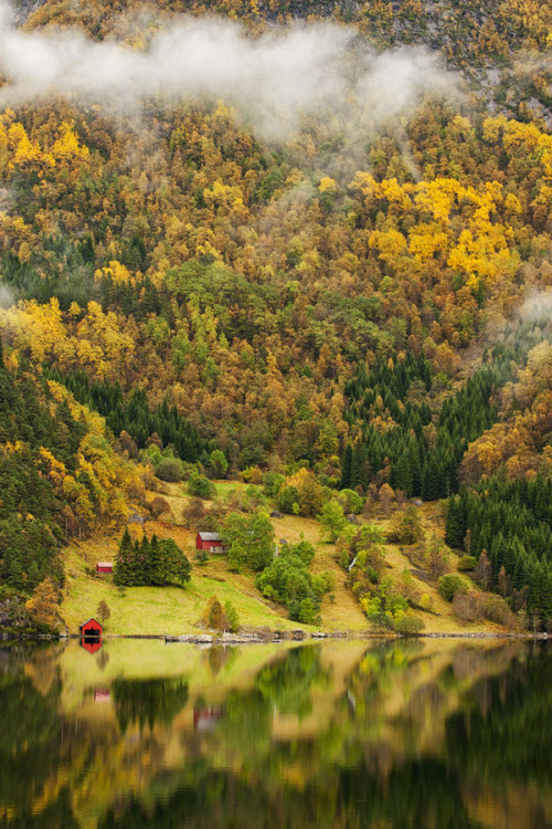 ponderation:Norwegian Farm by Tord Andre Oen