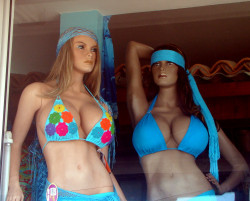 Purrbunny:  Stunningpicture:  This Is What The Mannequins In Venezuela And Panama