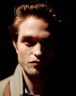 robertpattinsn:  Robert Pattinson photographed