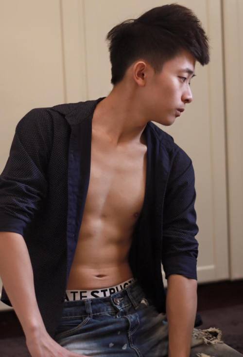 chadhu: watertw: FB推薦人個資：    黃瀚生      160 48 0 1994年次  隱藏於台北 (圈內)www.facebook.com/hansome080
