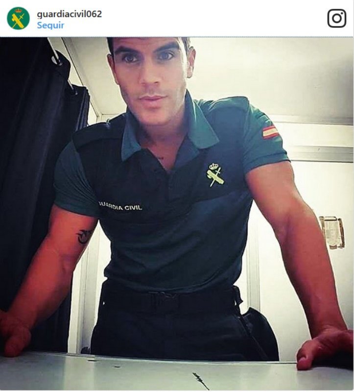 italianjocks:  Now see if the police looked like this everywhere I wouldn’t mind