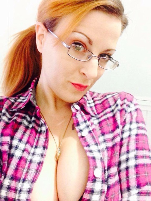 nycoupleshow:  The beautiful Autumn.   Follow / ReBlog Us.                                   http://nycoupleshow.tumblr.com  Sure is