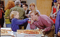 everything-90s:Macaulay Culkin Cold Opening - Saturday Night Live (November 23, 1991)